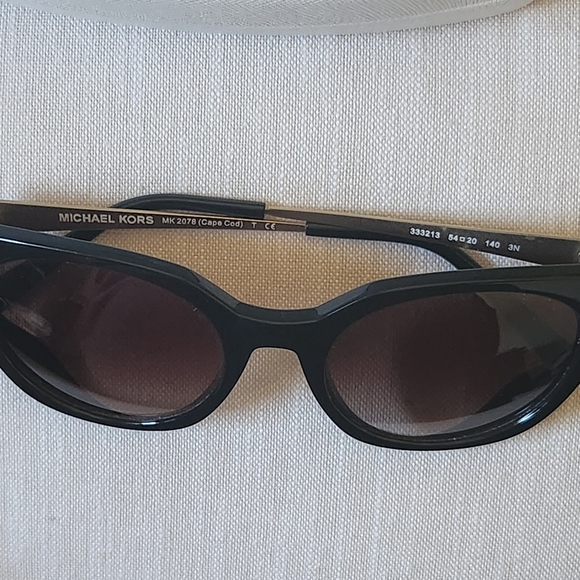 Michael Kors Cape Cod sunglasses, Model MK2078. - Picture 9 of 13